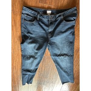 Time and Tru Women's Dark Wash Distressed Frayed Hem Cropped Jeans‎ Size 18